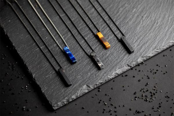 Halskette aus Edelstahl mit schwarzem Achatstein - Tantum Black